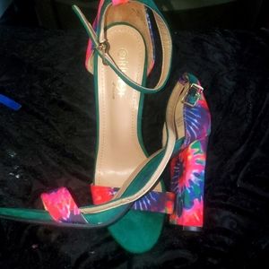 Heels sz 10 green base multi-colored